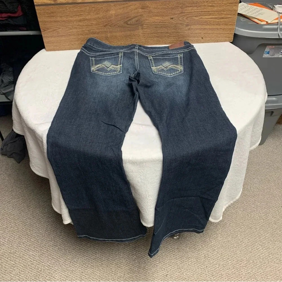 Maurice’s dark wash 13/14 regular fit straight bootcut in great condition - Picture 7 of 7